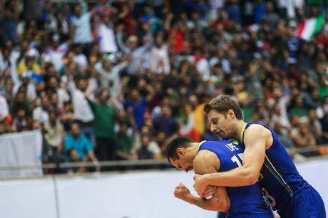 لوکارلی: تماشاگران ایرانی دیوانه کننده هستند!